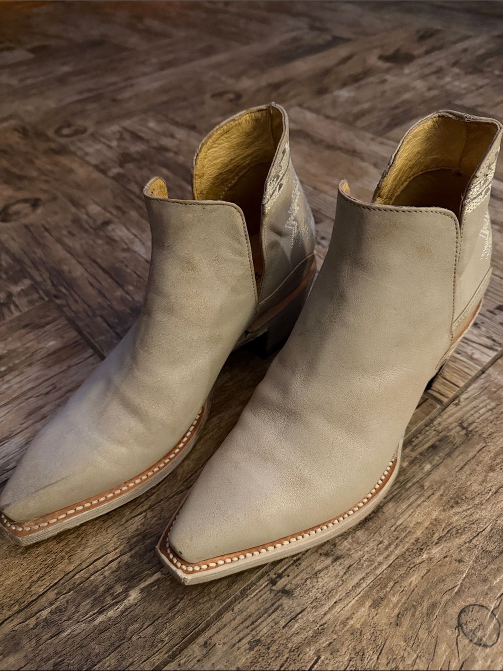ROPER LADIES LEATHER SNIP TOE SHORTIE BOOTS white embroidered western size 9